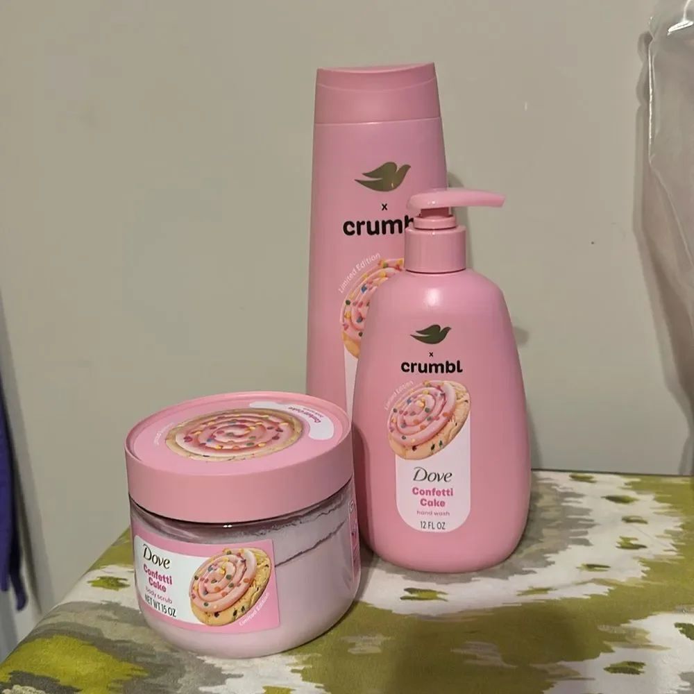 NEW Dove x Crumbl bundle of 3 products Body Wash,Hand Soap & Body Scrub